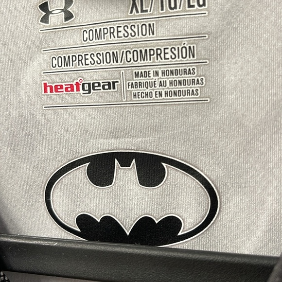 Men’s Batman under armour compression tshirt - Picture 5 of 6